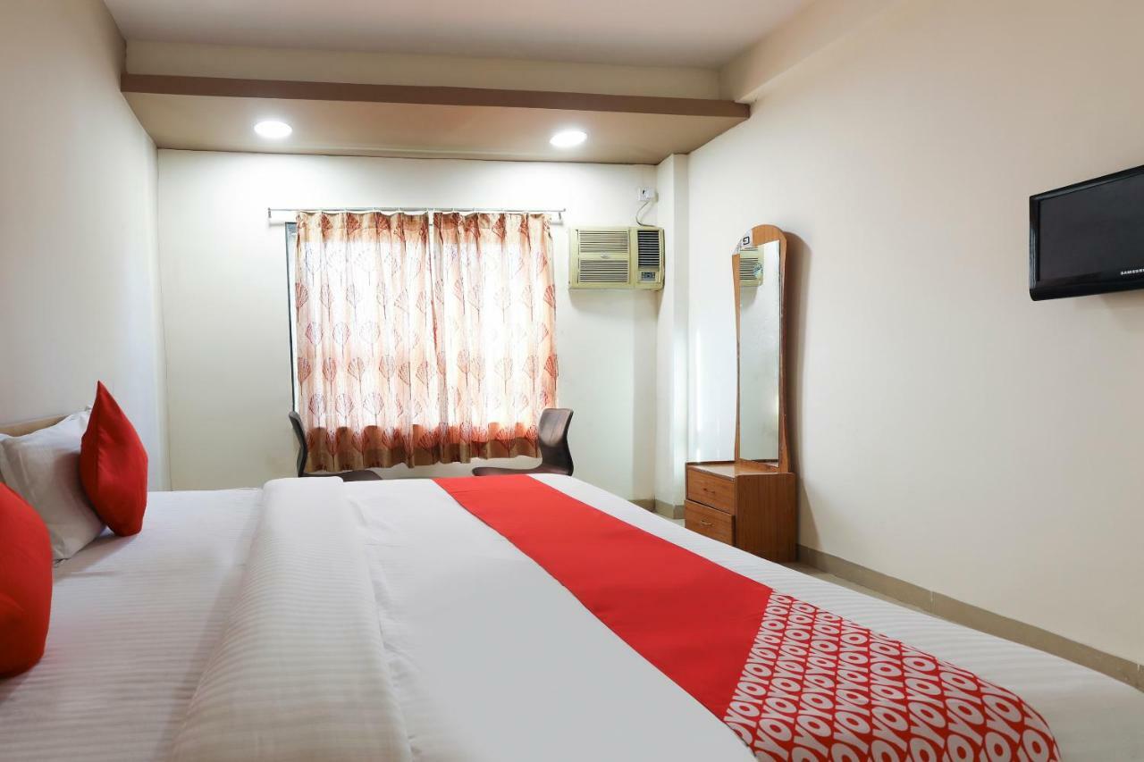 Oyo 43851 Hotel Virasat Māndu Exterior foto